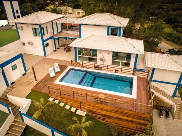 Liberia: Meetings at Relax Yourself Motel